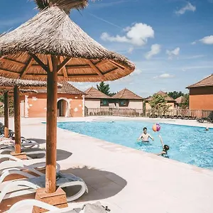 Terres De France - Domaine De Claire Rive Vakantiepark
